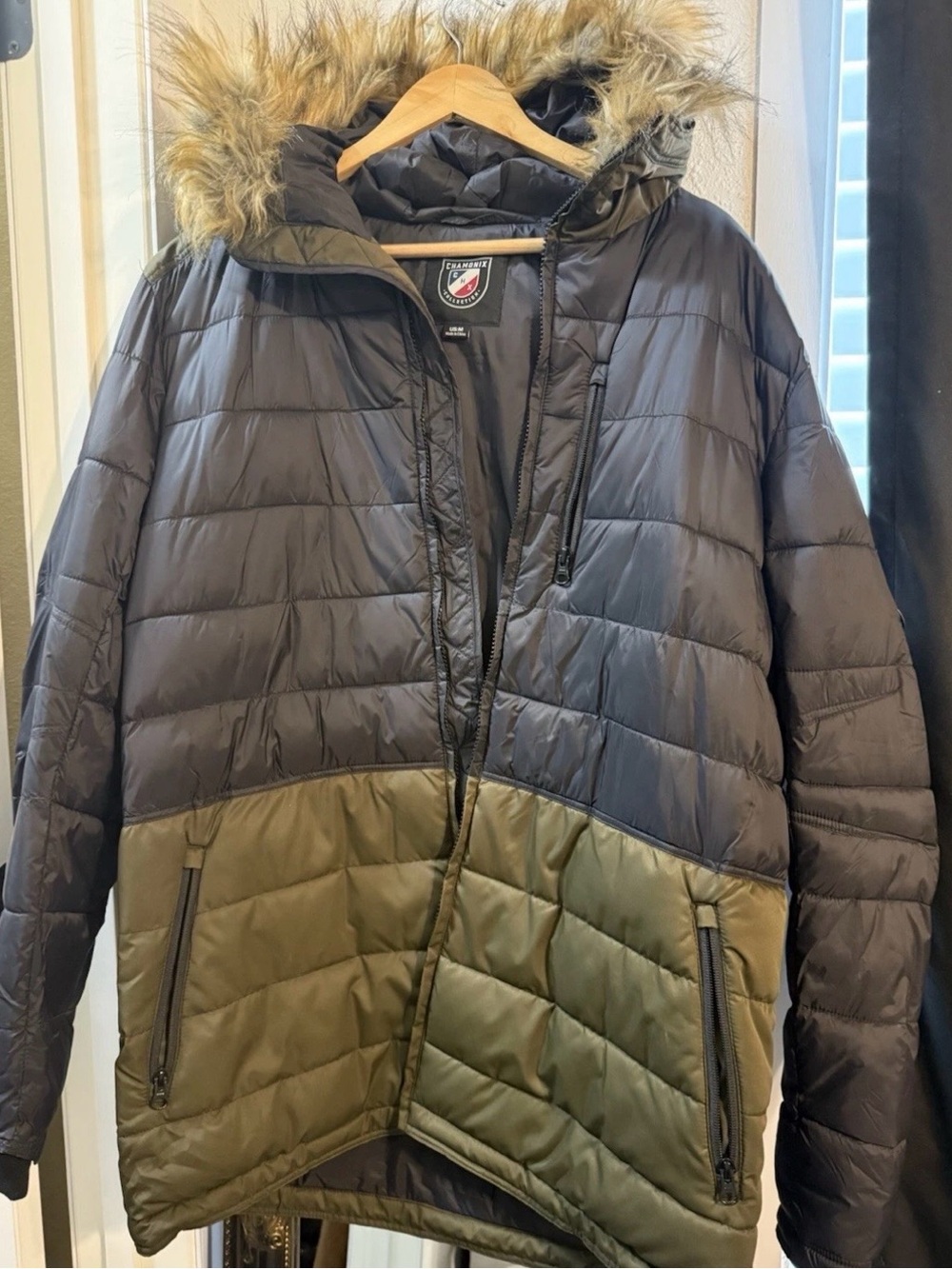 Men's Two-Tone Quilted Hooded Puffer Jacket - Black & Olive